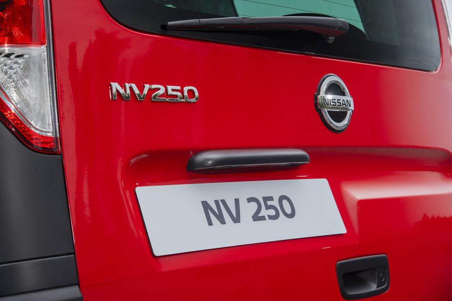 Логотип Nissan NV250 Combi 2019 года  (EU) (фото 3 из 24)